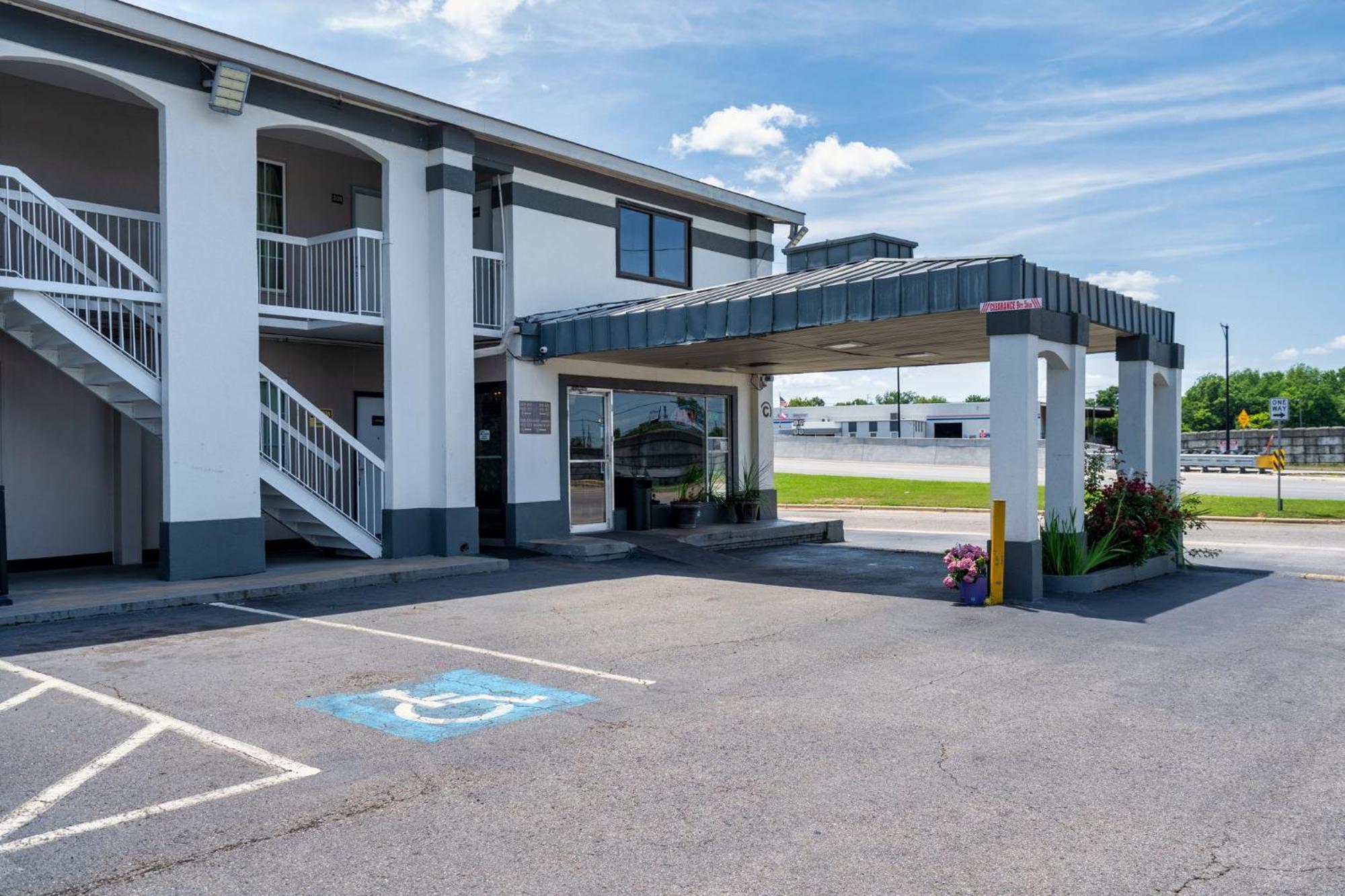 Budgetel Inns & Suites Augusta Downtown 706-945-1238 Dış mekan fotoğraf